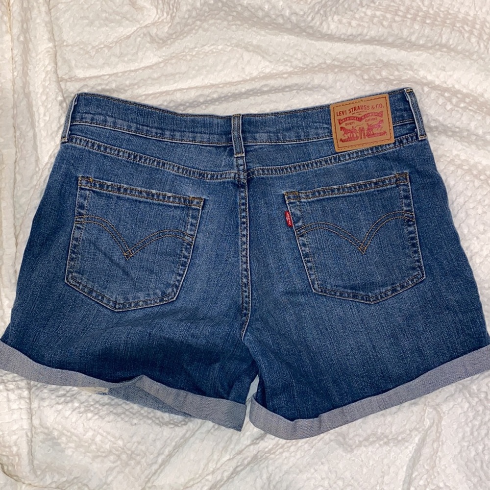 Levi’s Distressed Shorts - Picture 4 of 5